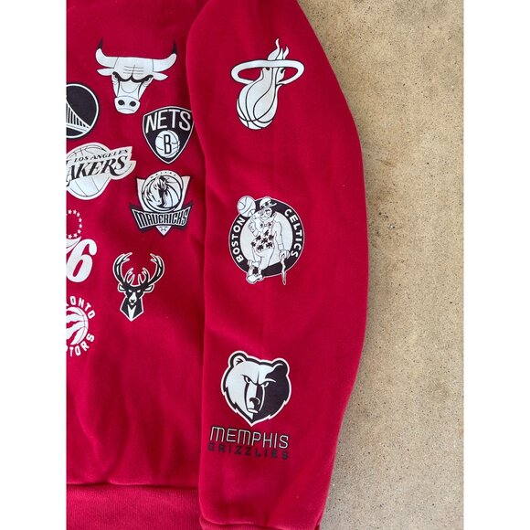 Hollister NBA Collaboration Red Sweatshirt L Featuring Basketball Team Logos J3 - Picture 3 of 6